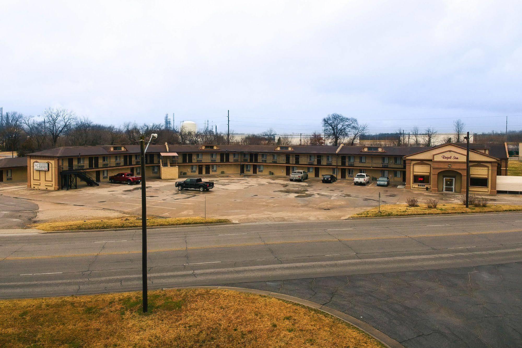 Regal Inn Coffeyville Exterior foto