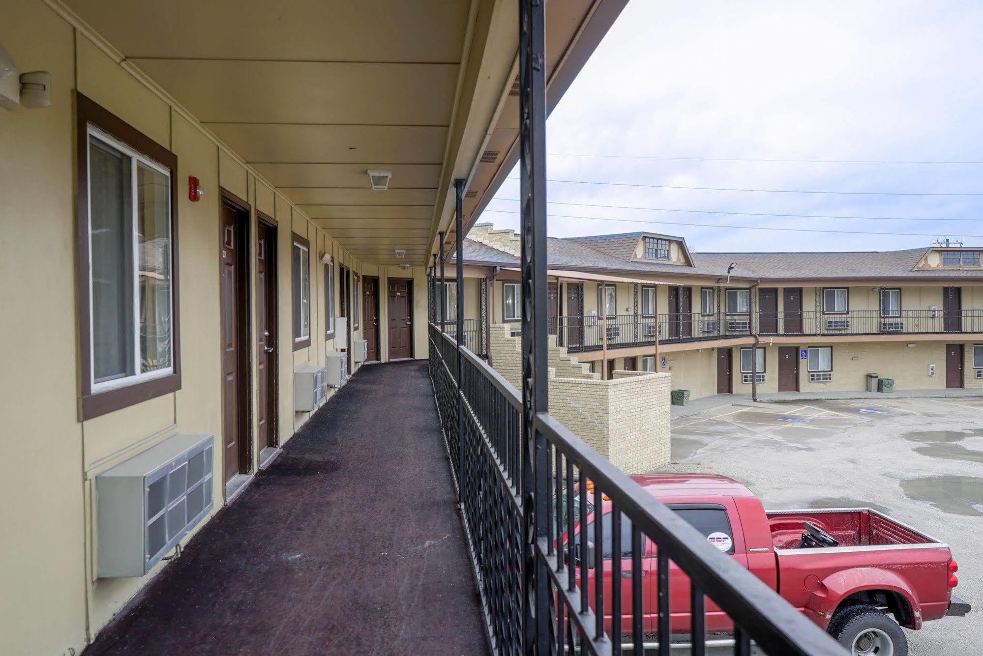 Regal Inn Coffeyville Exterior foto